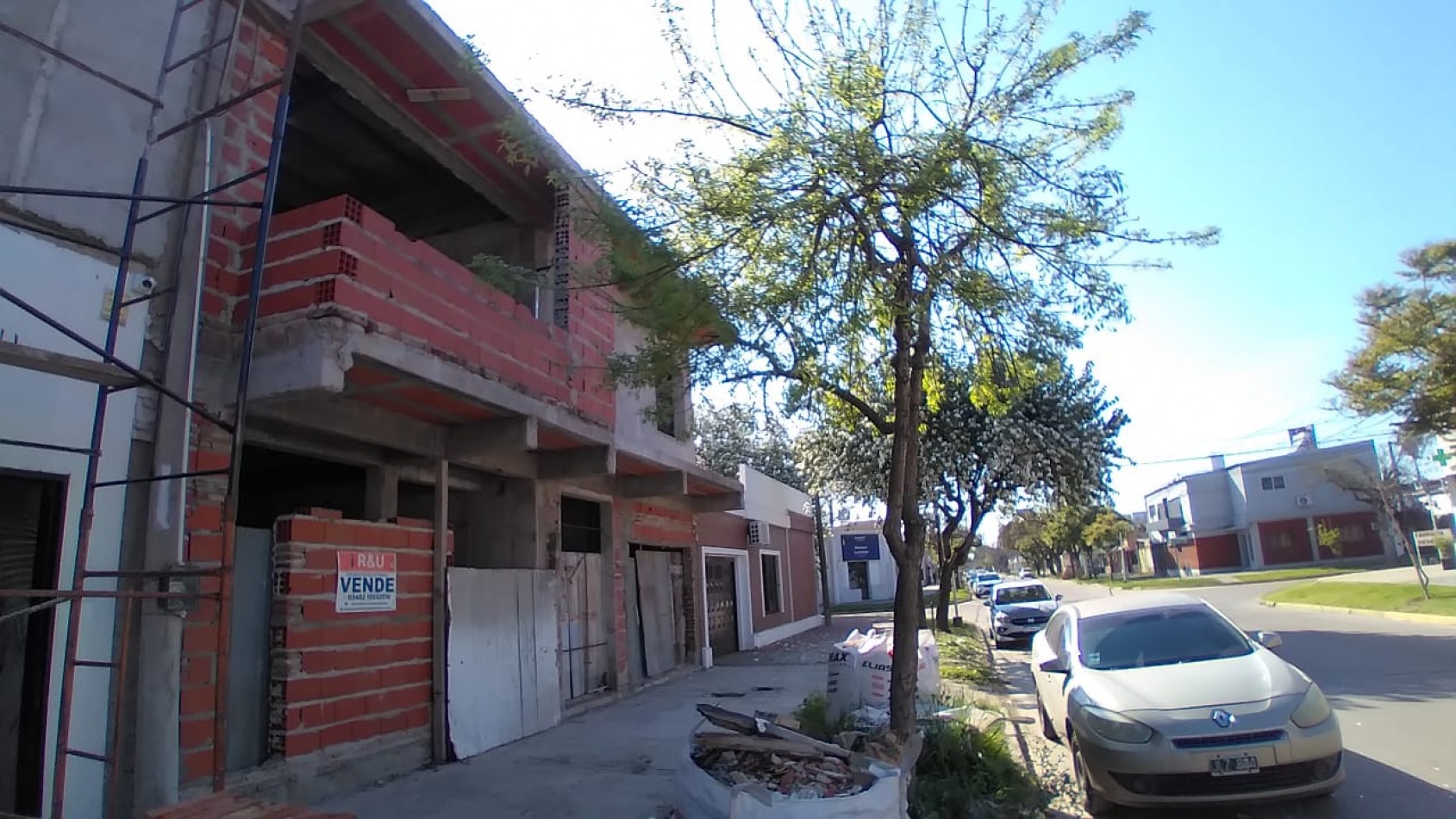 Salon Comercial +departamento - Reconquista