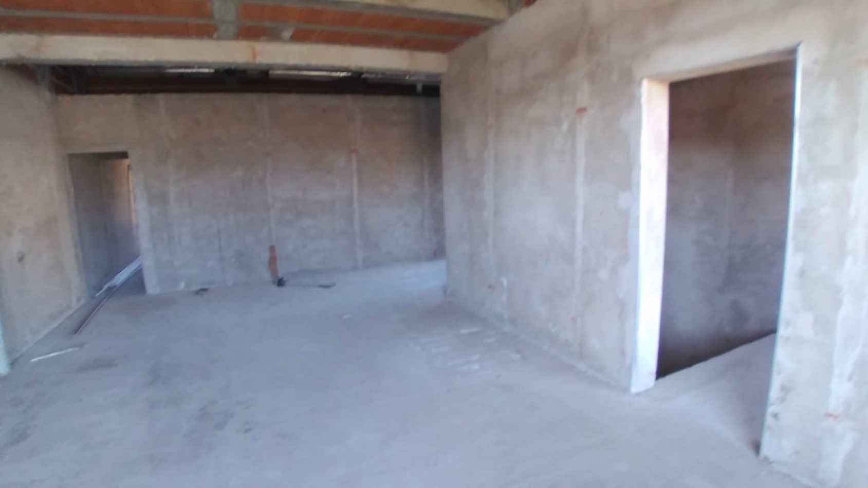 Salon Comercial +departamento - Reconquista